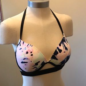 Victoria’s Secret Swimsuit Top 34DD